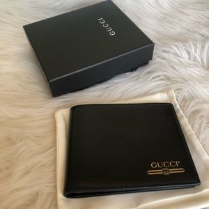 GUCCI Black Men’ Logo Detail Wallet